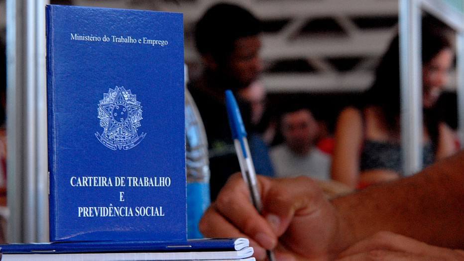 Mercado de trabalho formal também tem melhora, diz Ipea